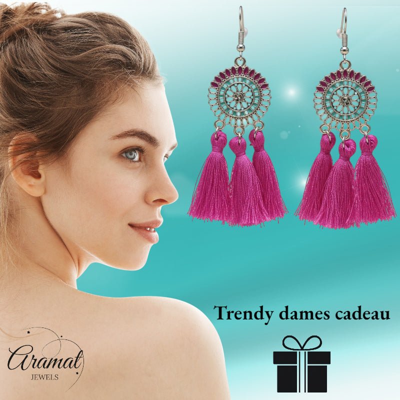 Kwastjes oorhangers boho stijl paars -