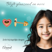 Goudkleurige hartjes oorbellen met roze emaille -