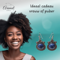 Bohemien oorhangers met blauw steentje -