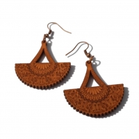 Oorbellen &acirc;&euro;&ldquo; Elegante Houten Oorhangers Waaiervorm Bruin Opgewerkt Motief Dames -