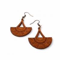 Oorbellen &acirc;&euro;&ldquo; Elegante Houten Oorhangers Waaiervorm Bruin Opgewerkt Motief Dames -