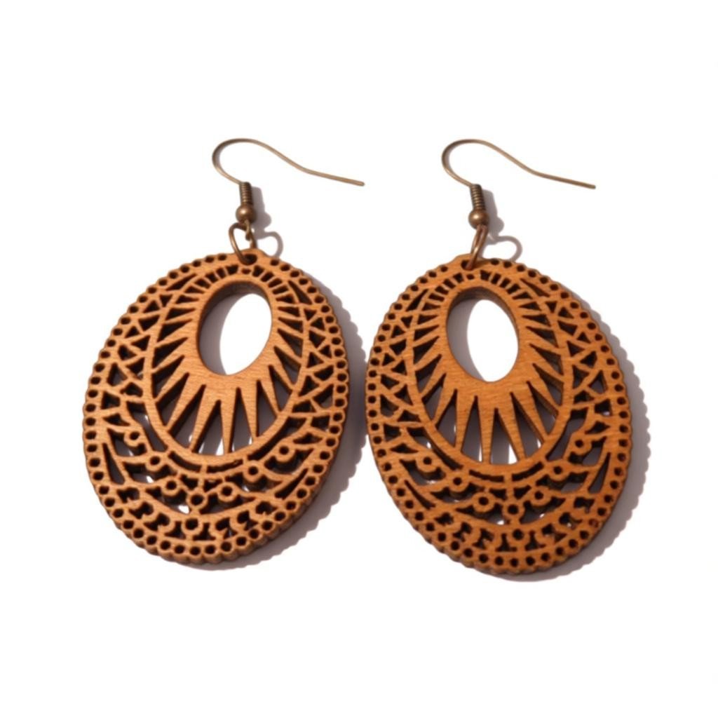 Oorbellen &acirc;&euro;&ldquo; Elegante Houten Oorhangers Ovaalvorm Bruin Opgewerkt Motief Dames -