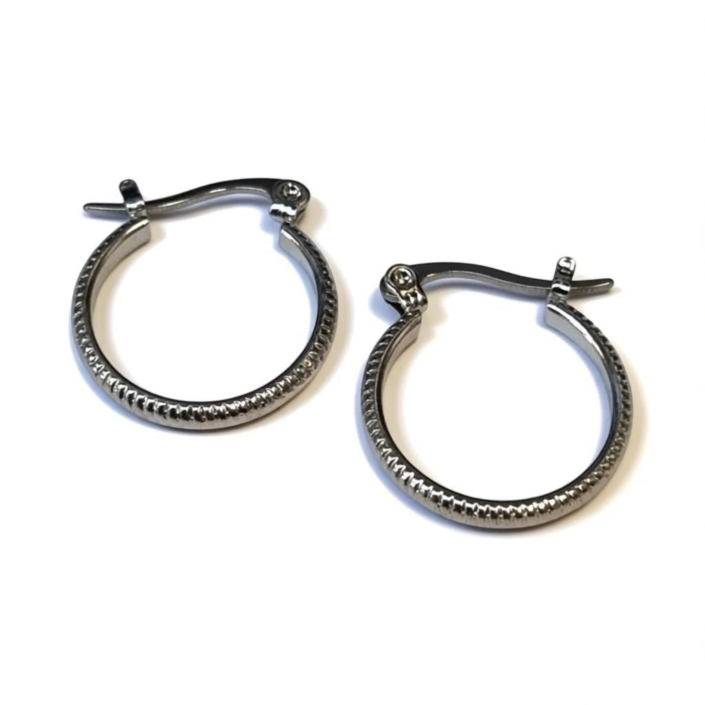 Oorringen &acirc;&euro;&ldquo; RVS Zilverkleur met Streepjes (18mm) -