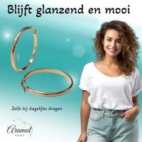 Goudkleurige RVS Hoepeloorbellen met Bloemmotief - 40 mm -
