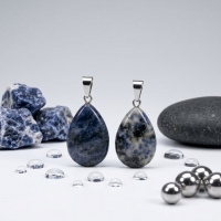Sodaliet Druppelhanger in Blauw-grijs natuursteen - Heren