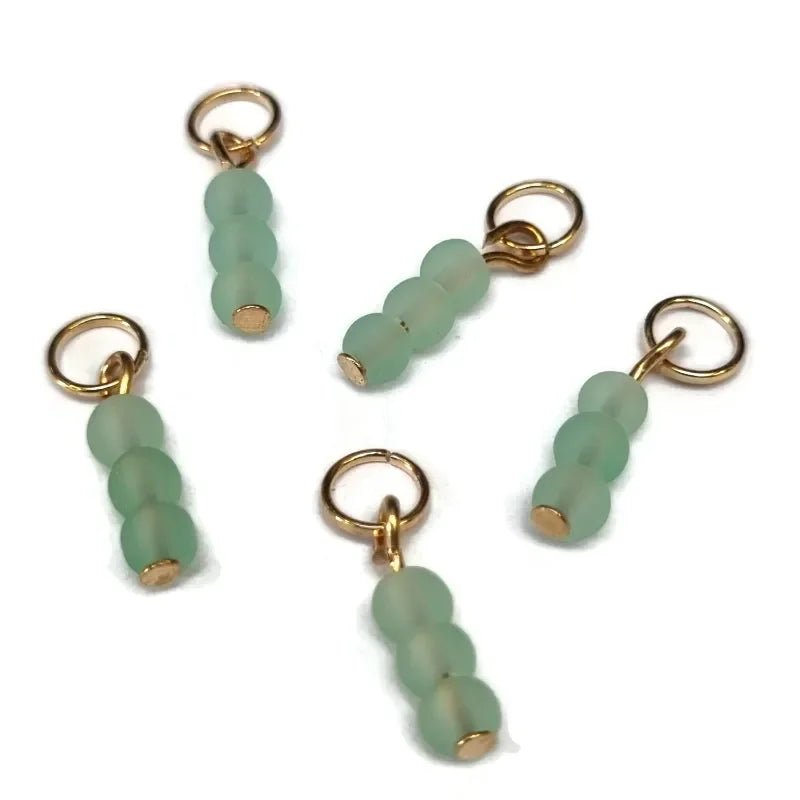 Handgemaakte Mint Groene Kralen bedeltjes - Goudkleur / 3 kraaltjes - Unisex