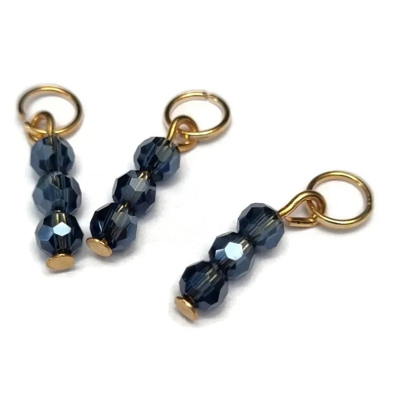 Montana Blauw Parelmoerglans Bedeltje - Goudkleur / 3 kraaltjes - Unisex
