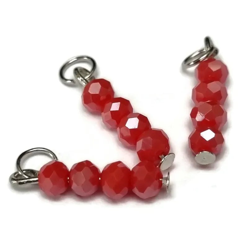 Kralen bedeltje Rood voor bedelketting of oorring - Goudkleur / 3 kraaltjes - Unisex