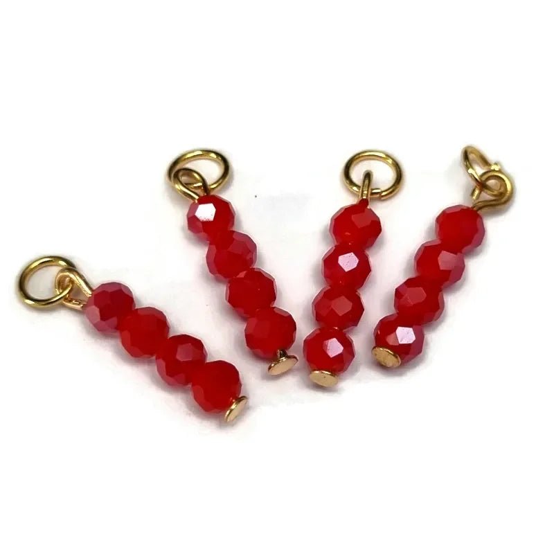 Rode Samba Kralen bedeltje voor ketting - Goudkleur / 3 kraaltjes - Unisex