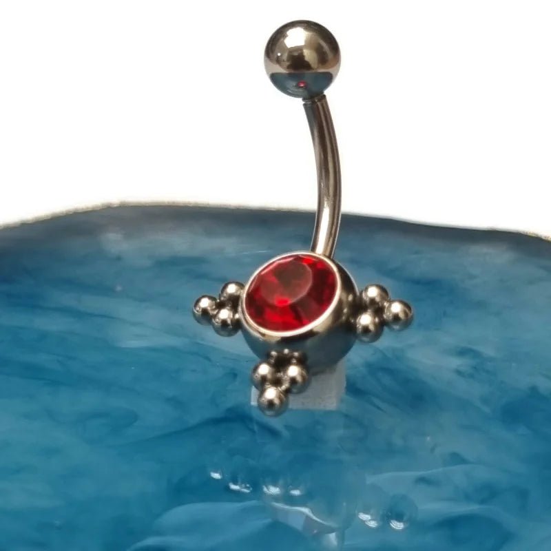 Rode Zirkonia Stalen Navelpiercing met Zilverkleurige Dots - Unisex
