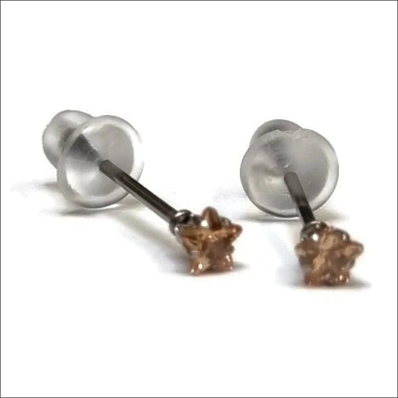 RVS Zweerknopjes Ster met Zirkonia  - Sterretjes Oorstekers - Zilverkleurig / Rood / 4mm -