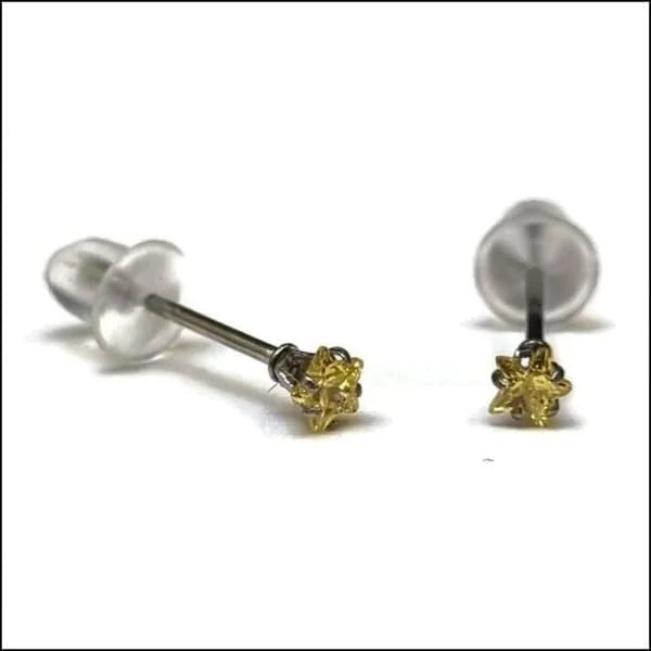 RVS Zweerknopjes Ster met Zirkonia  - Sterretjes Oorstekers - Zilverkleurig / Rood / 4mm -