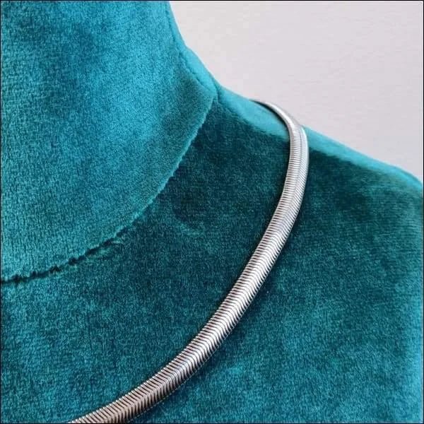 Stalen Platte Omega Ketting - Zilverkleurig Ketting - Dames