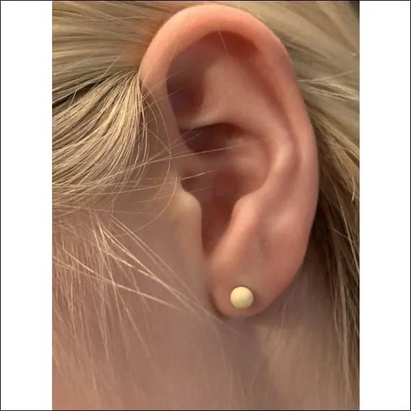 Oorbellen &acirc;&euro;&ldquo; Witte Bolletjes Metaal (4mm) -