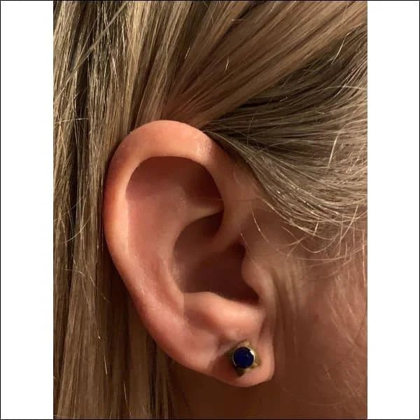 Vierkante oorbellen met donkerblauwe zirkonia &acirc;&euro;&ldquo; 6 mm -