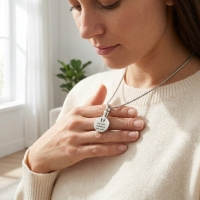 Stalen Urnhanger Im Here Watching &acirc;&euro;&ldquo; Troostend Gedenksieraad RVS - Unisex