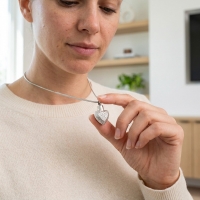 Hart ashanger met ruitjes en zirkonia &acirc;&euro;&ldquo; zilverkleur - Unisex