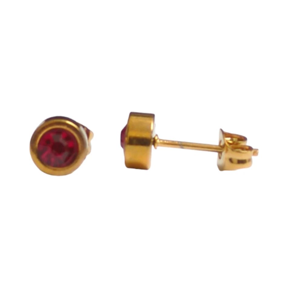 Goudkleurige oorbellen rood 6mm &acirc;&euro;&ldquo; Staal -