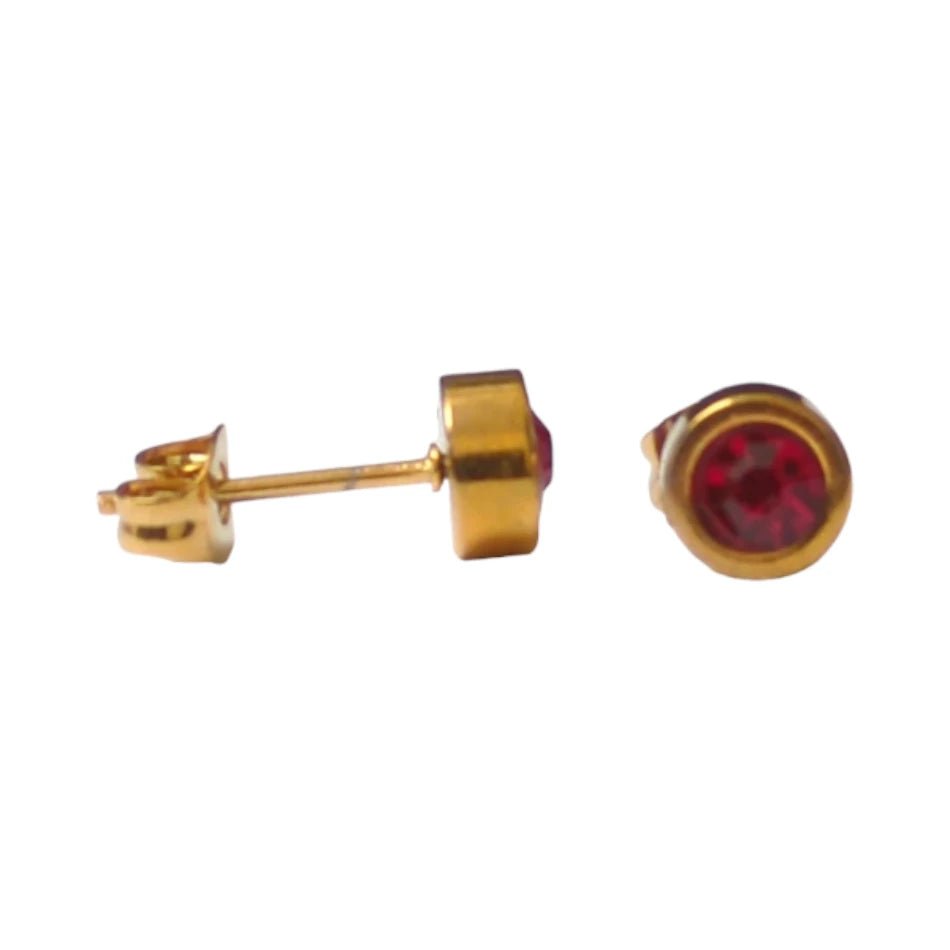 Goudkleurige oorbellen rood 6mm &acirc;&euro;&ldquo; Staal -
