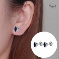 Donkerblauwe kristal oorbellen &acirc;&euro;&ldquo; kegelvorm - 6mm -