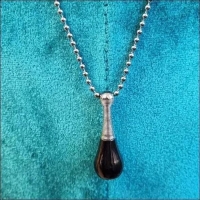 Ashanger Kegel 316L Staal Zwart & Zilver &acirc;&euro;&ldquo; 4cm Inclusief Ketting Gedenksieraa