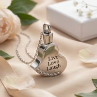 RVS Ashanger Hart Live Love Laugh &acirc;&euro;&ldquo; Gegraveerd Staal 3x2,5cm - Unisex