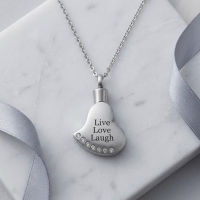 RVS Ashanger Hart Live Love Laugh &acirc;&euro;&ldquo; Gegraveerd Staal 3x2,5cm - Unisex