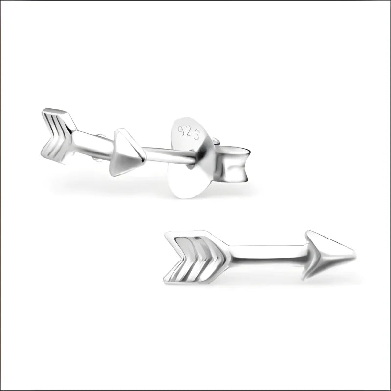Zilveren Pijltje Oorstekers &acirc;&euro;&ldquo;  925 Zilver Modern Design - Hartje met pijltje-10mm