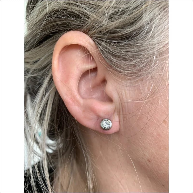 RVS Ronde Oorbellen met Zirkonia  - Diverse Kleuren Studs - Zilverkleur / Rood / 4mm -