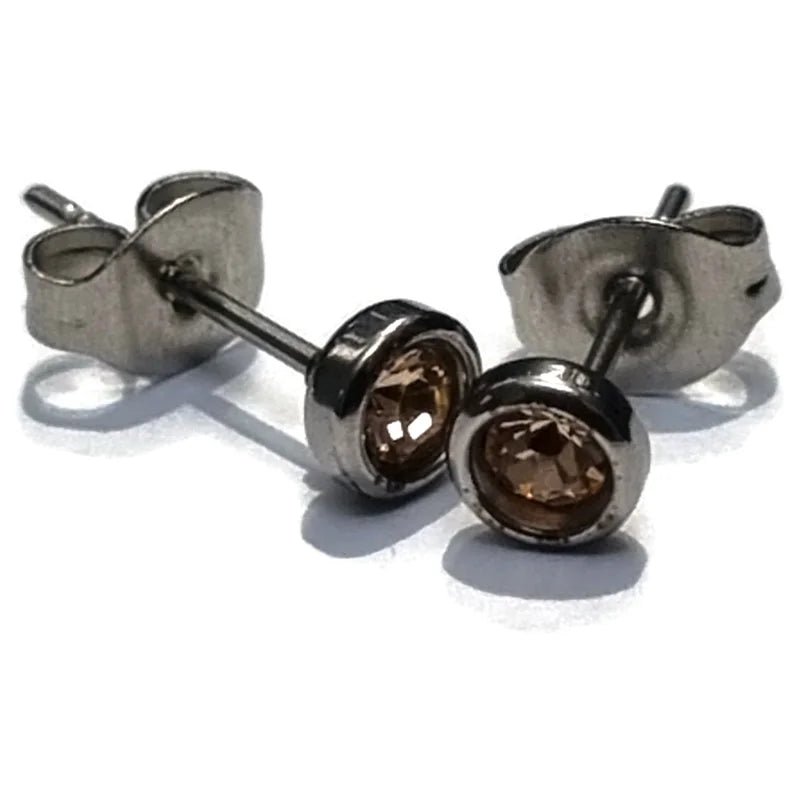 RVS Ronde Oorbellen met Zirkonia  - Diverse Kleuren Studs - Zilverkleur / Rood / 4mm -
