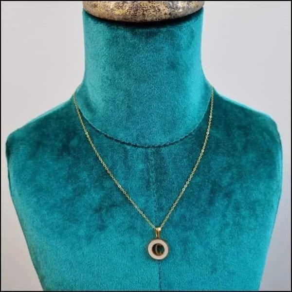 Initiaal Ketting Goudkleur met Schelp Inlay 45cm - Personaliseerbaar - J - Dames