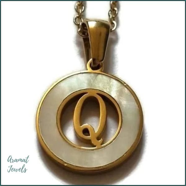 Initiaal Ketting Goudkleur met Schelp Inlay 45cm - Personaliseerbaar - Q - Dames