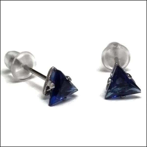 RVS Zweerknopjes Driehoek Zirkonia  - Geometrische Studs - Zilverkleurig / 5 mm / Donker Blauw -