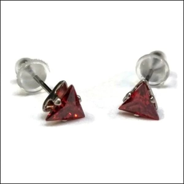 RVS Zweerknopjes Driehoek Zirkonia  - Geometrische Studs - Zilverkleurig / 5 mm / Donker Rood -