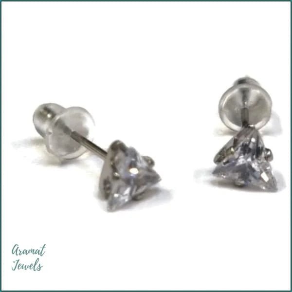 RVS Zweerknopjes Driehoek Zirkonia  - Geometrische Studs - Zilverkleurig / 5 mm / Transparant -