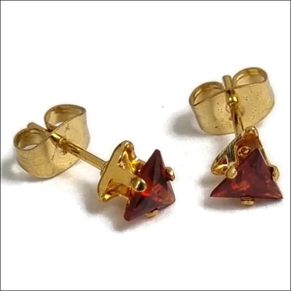 RVS Zweerknopjes Driehoek Zirkonia  - Geometrische Studs - Goudkleurig / 5 mm / Robijn Rood -