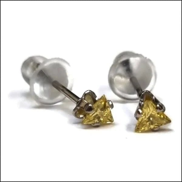 RVS Zweerknopjes Driehoek Zirkonia  - Geometrische Studs - Zilverkleurig / 3 mm / Geel -