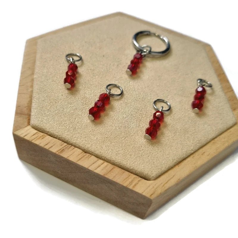 Parelglans Kralen Bedeltje 3 Facet - Oorbel Charm - Goudkleur / Wine red-pearl shine - Unisex