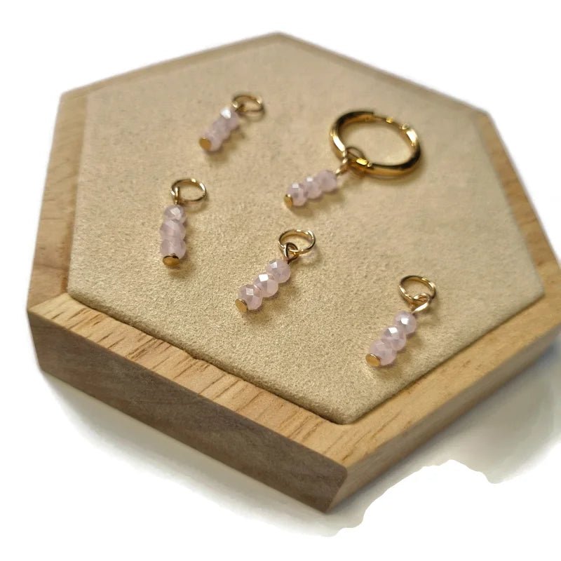 Parelglans Kralen Bedeltje 3 Facet - Oorbel Charm - Goudkleur / Soft pink opal-pearl shine - Unisex