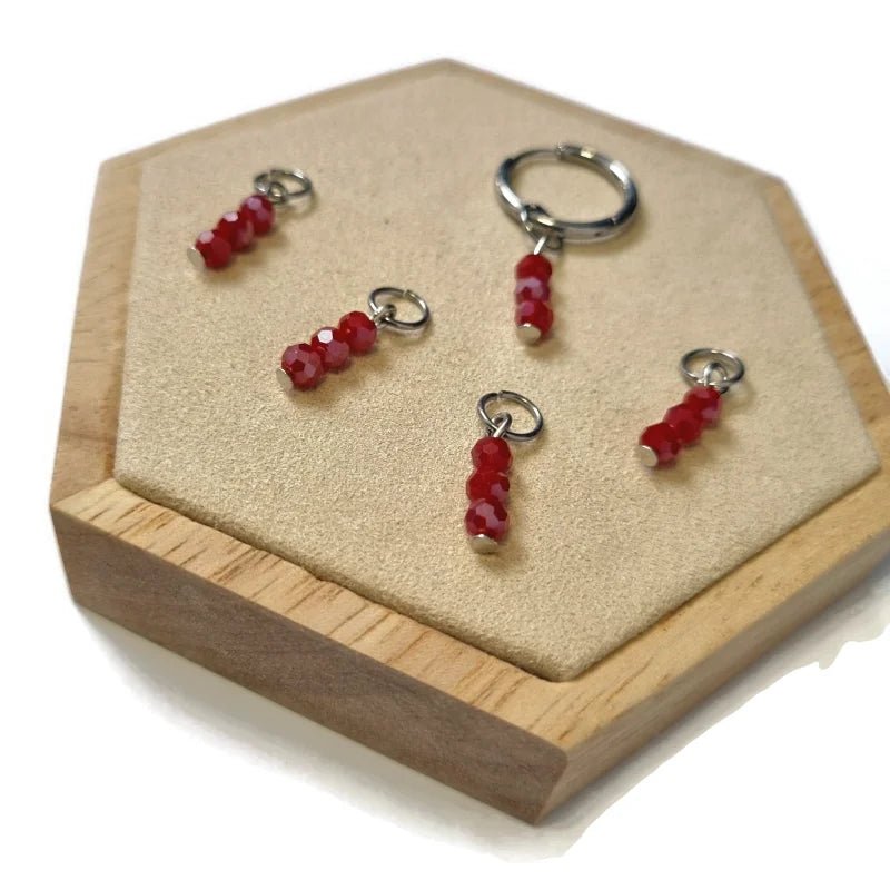 Parelglans Kralen Bedeltje 3 Facet - Oorbel Charm - Zilverkleur / Dark crimson red-pearl shine - Uni