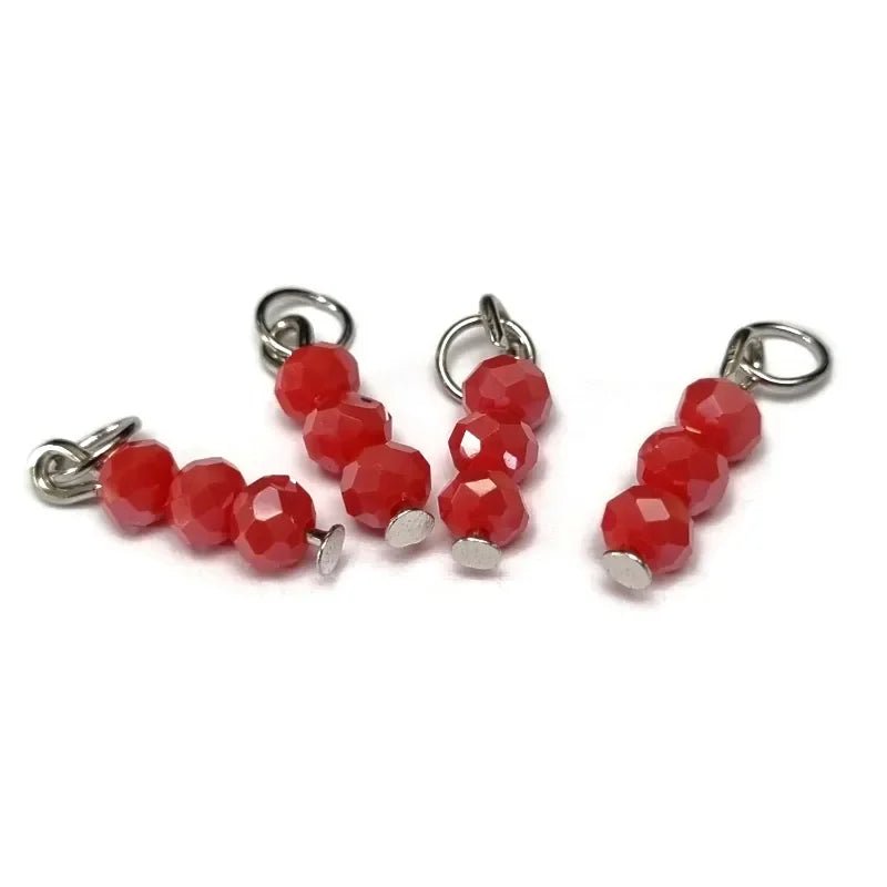 Kralen bedeltje Rood voor bedelketting of oorring - Goudkleur / 4 kraaltjes - Unisex
