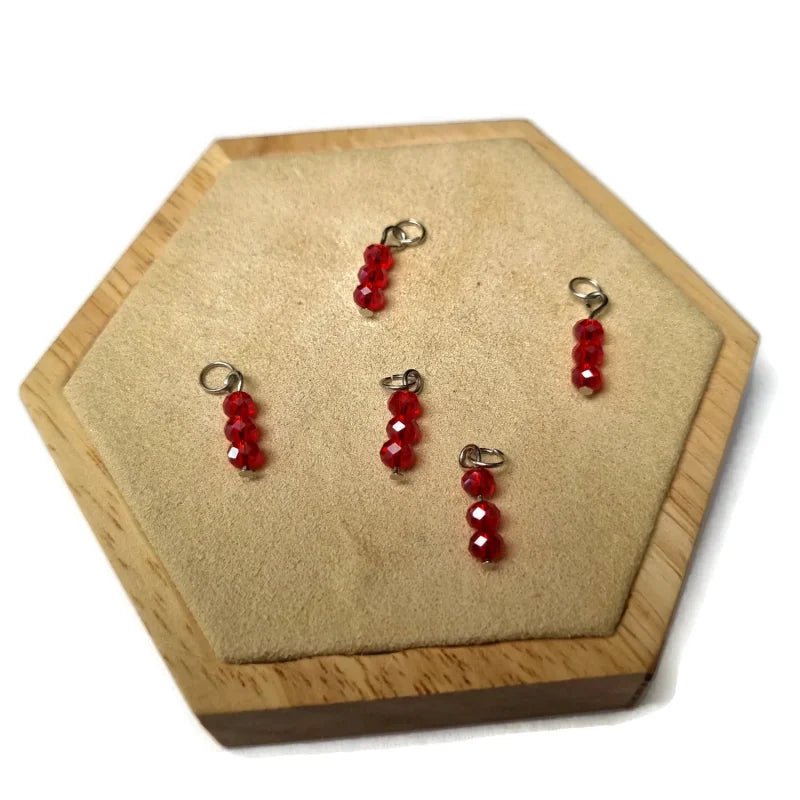 Exotisch Rood Kralen Bedeltje - Zilverkleur / 4 kralen - Unisex