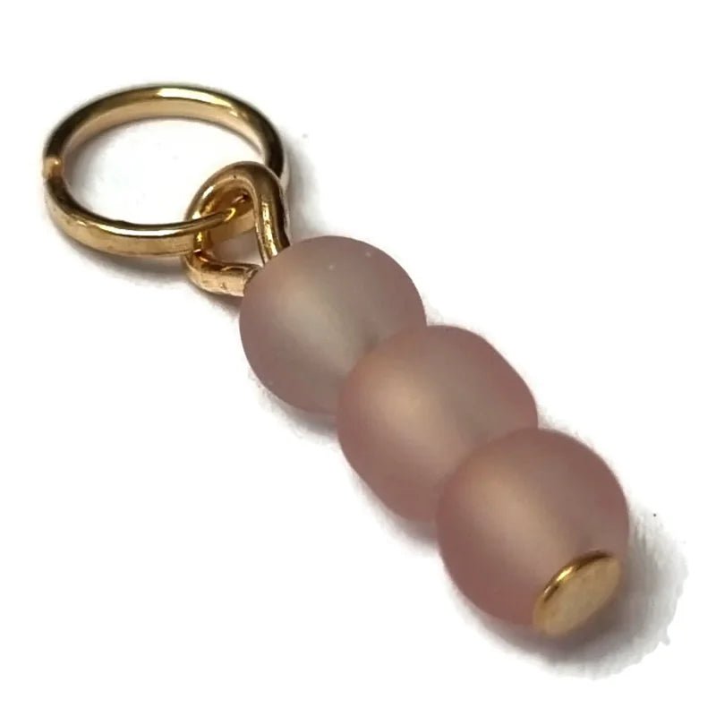 Mat Roze Kralen Bedeltje - Zilverkleur / 4 kraaltjes - Unisex