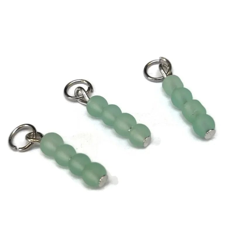 Handgemaakte Mint Groene Kralen bedeltjes - Goudkleur / 4 kraaltjes - Unisex