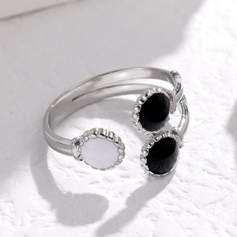 Brede One Size Ring Goudkleurig RVS met Drie Emaille Cirkels (13 mm) - Goudkleur -