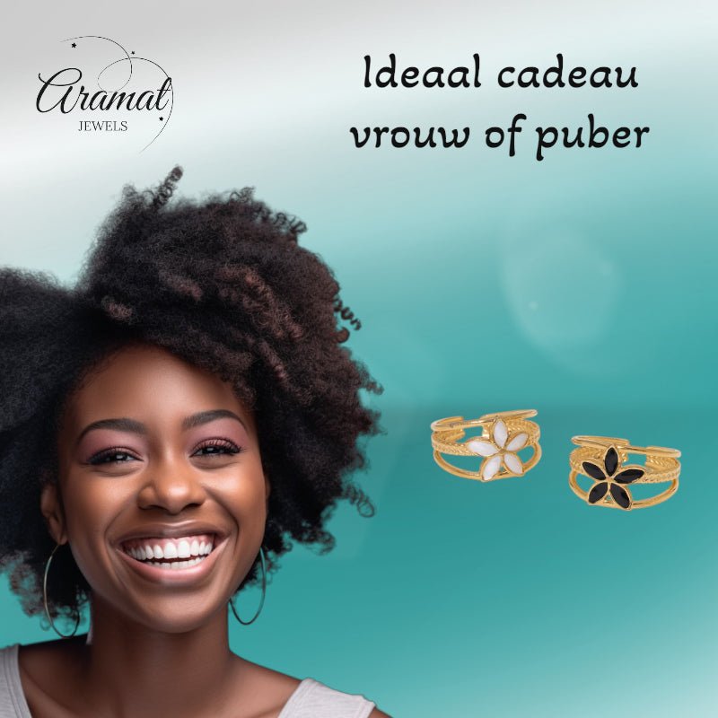 Goudkleurige Verstelbare Ring met Emaille Bloem - Triple Design (12 mm) - Wit -