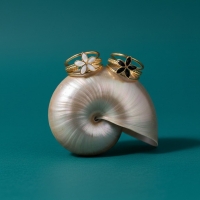 Goudkleurige Verstelbare Ring met Emaille Bloem - Triple Design (12 mm) - Wit -