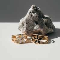 Goudkleurige Verstelbare Ring met Emaille Bloem - Triple Design (12 mm) - Wit -