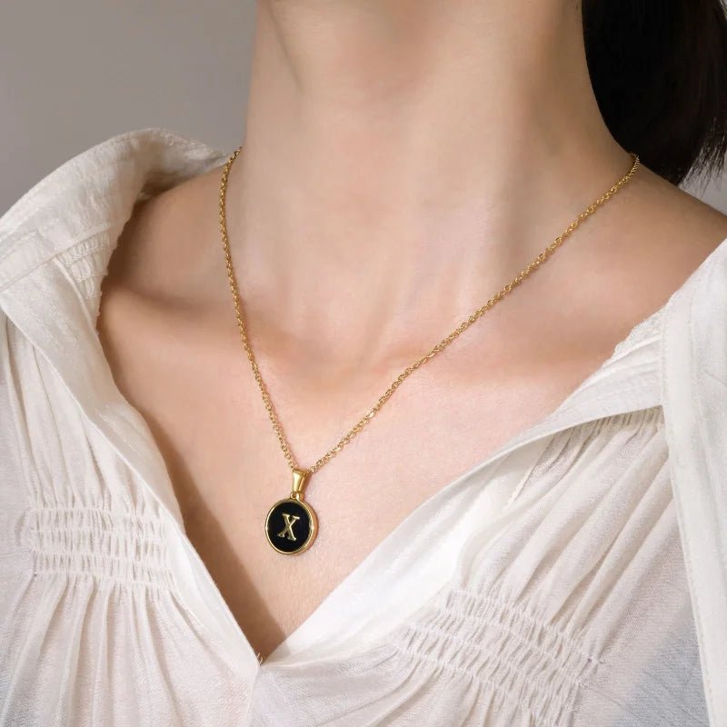 Stalen letter Ketting in goudkleur met zwart - U - Unisex