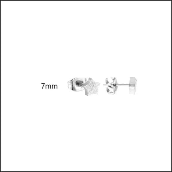 RVS Ster Oorbellen Diverse Kleuren - Verjaardag Cadeau Oorstekers - 7mm / Zilverkleurig Sandblasted 